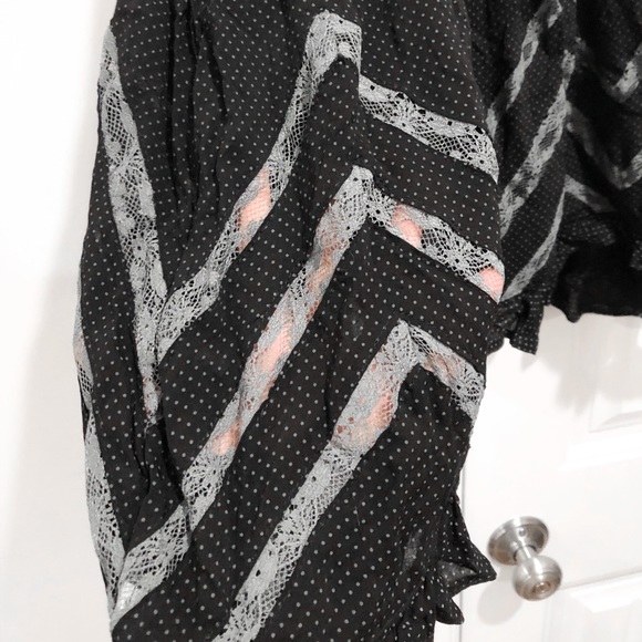 **currently unavailable** 🍒FREE PEOPLE TOP!!🍒 - Picture 3 of 3